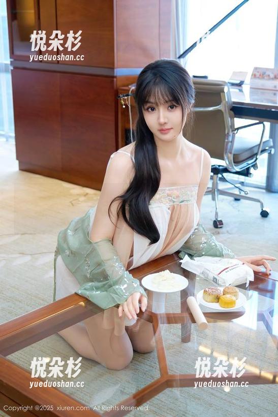 秀人网 - 灵感的天台：千夜未来与美图的亲密接触
