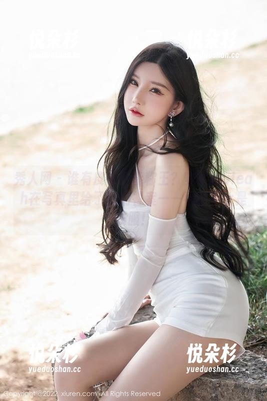 秀人网 - 谁有皮衣就能称王？安然Maleah在写真里给了我们答案——可能不止是衣服！