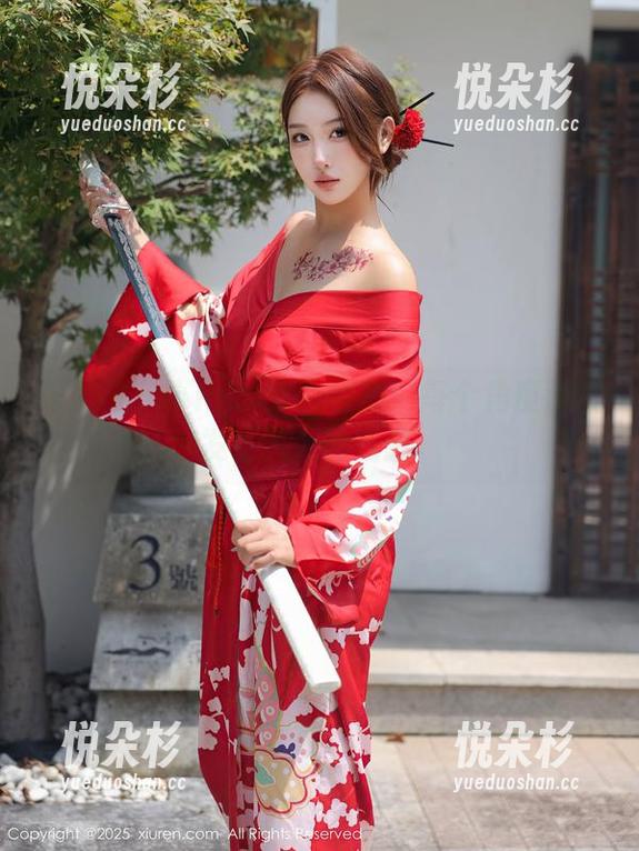 秀人网 - 小Kiki女孩图集：每个角度都散发着迷人的气息。