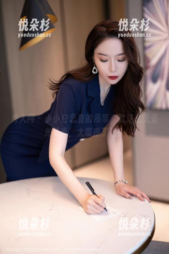 秀人网 - 小小白思宜的吊带，就这么无圣光写真，太带感了吧！