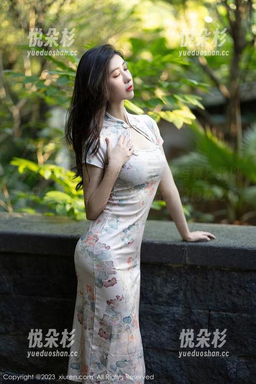 秀人网 - 徐莉芝Booty的定制写真：我以为只是办公室，结果是设计师的隐秘之地…