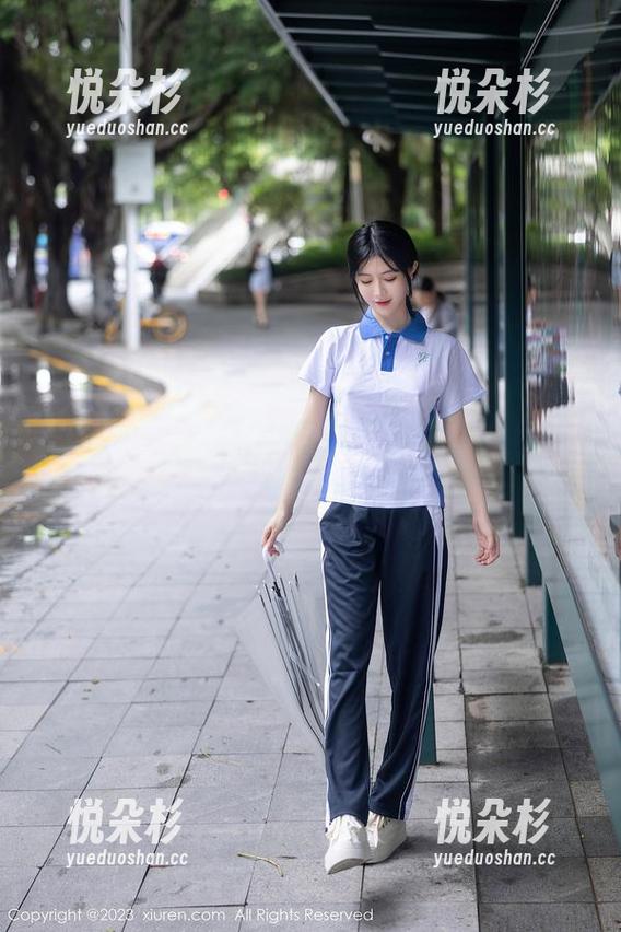 秀人网 - 月夕Lily的少女图集：太轻盈，几乎要飞走了！
