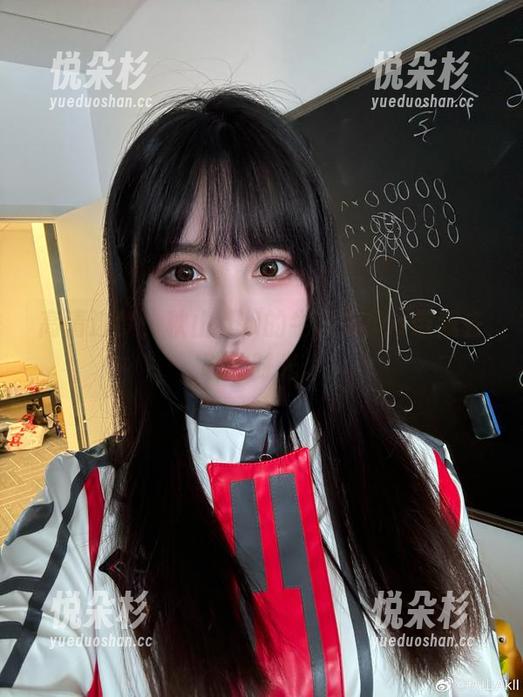 高清迷梦，秋山AkI的牛仔裤cos带我去别的时光。
