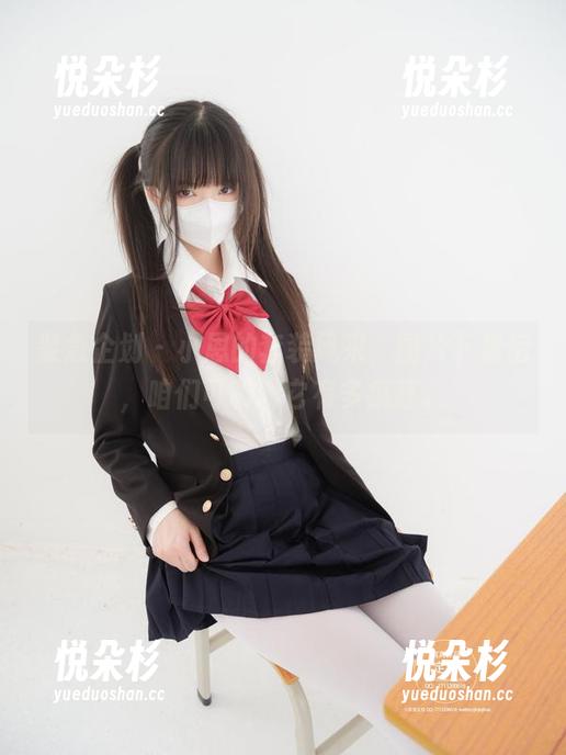 紧急企划 - 小恩的套装风采，图片下载后，咱们可聊聊它有多疯狂。