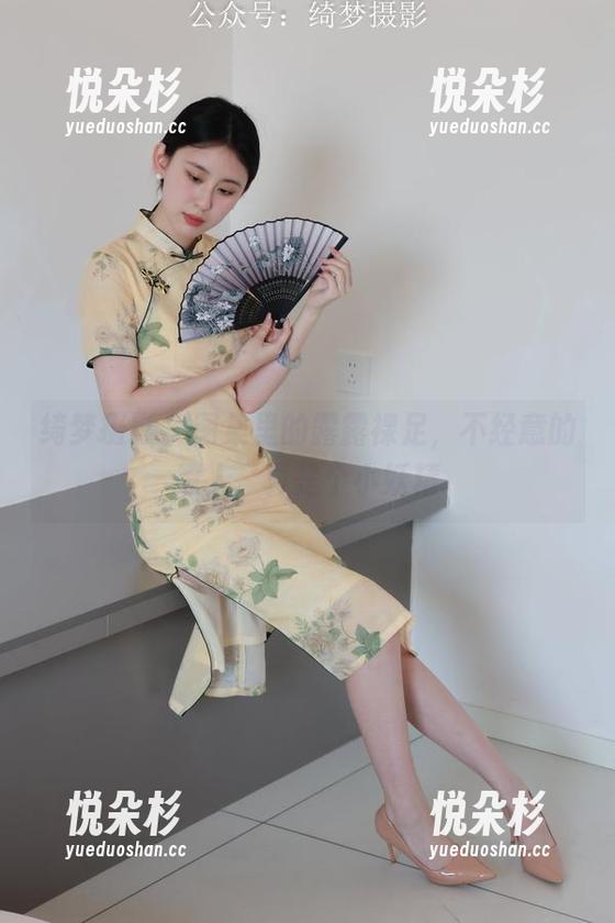 绮梦摄影 - 图集里的露露裸足，不经意的撩人，真是个小妖精