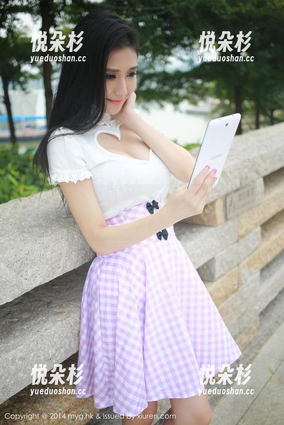 美媛馆 - 这次刘飞儿Faye海边图集更新，后面的海壳让我想回家！