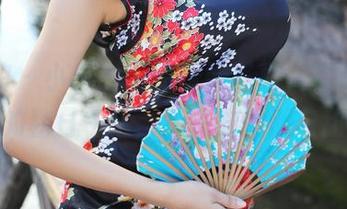 美媛馆 – 小夕juju的妹妹写真，福利宛如意外的秋日午后，淡淡的慵懒与甜蜜。