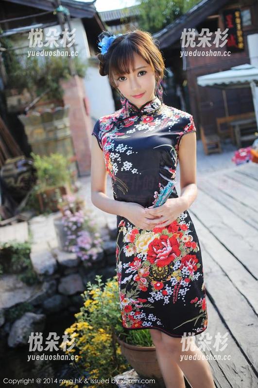 美媛馆 - 黄乐然与女仆的轻松碰撞：图库资源中欲诉不言的小巧思