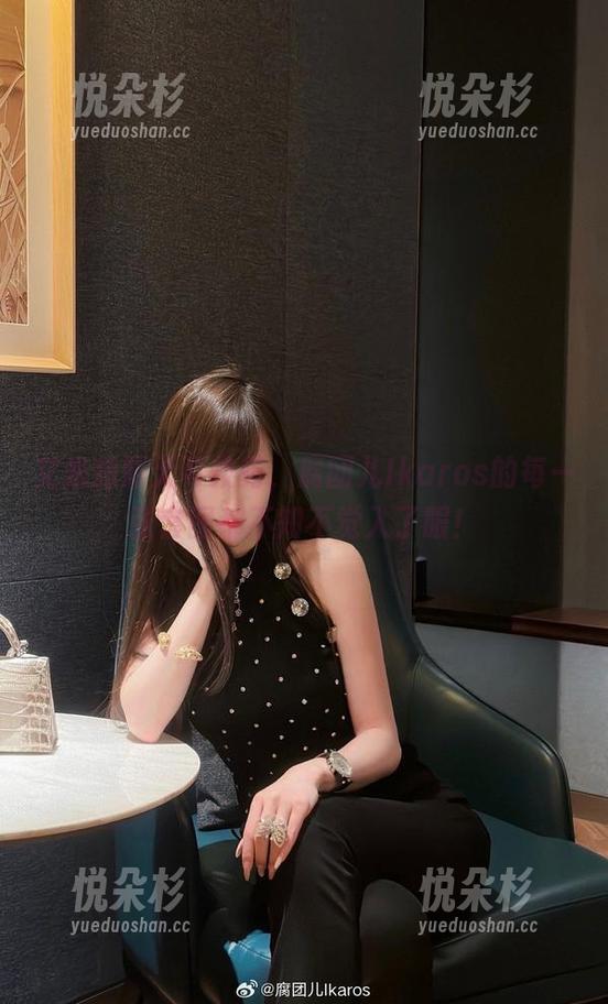 艾米莉娅无可救药，腐团儿Ikaros的每一张套图都不知不觉入了眼！