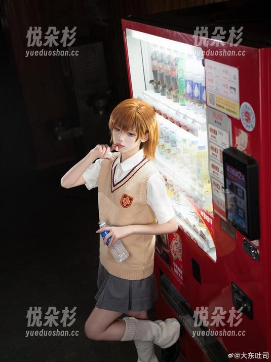 看腥味猫罐的REM蕾姆写真和套图，发现我也是个艺术爱好者了哈哈。
