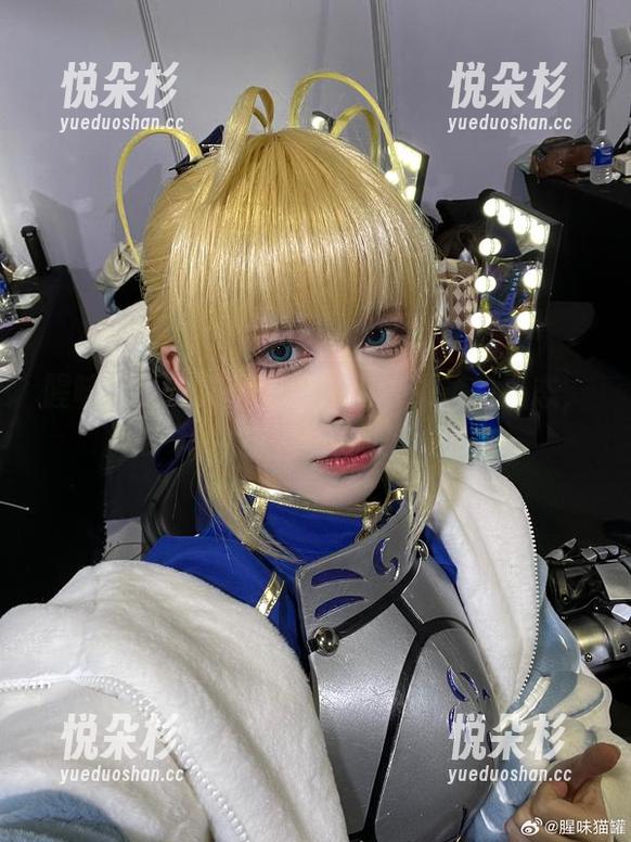 腥味猫罐的艾咪图包，猫咪撒娇的姿态，萌到掉牙！