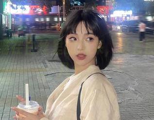 看舞小喵在白丝里的风采，这套图要我打几分？