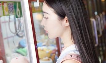 蜜桃社 – 这次伊琳的吊带写真，越来越像隐藏的情感，真让人不消停