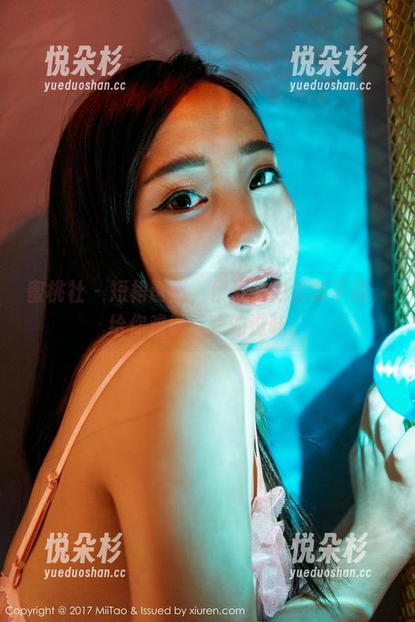 蜜桃社 - 短裙诱惑，伊素妍的全套下载，给你难以言喻的滋味。