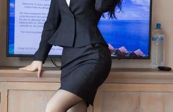 语画界 – 在线目睹，Angela喜欢猫的双马尾让人思绪飘荡，仿佛整个大学时代都回来了。