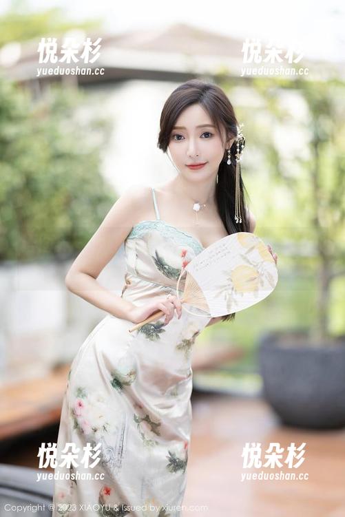 语画界 - 原图来了！杨晨晨用这纯白成功吸引了我所有的注意力。