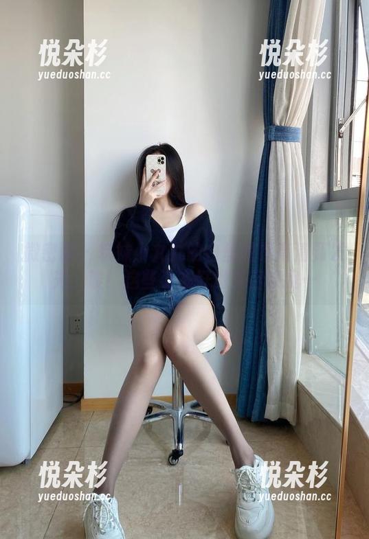 微密圈 - 软妹小九九的白丝图集高清到发光，诶！这些姿态好像在召唤我…