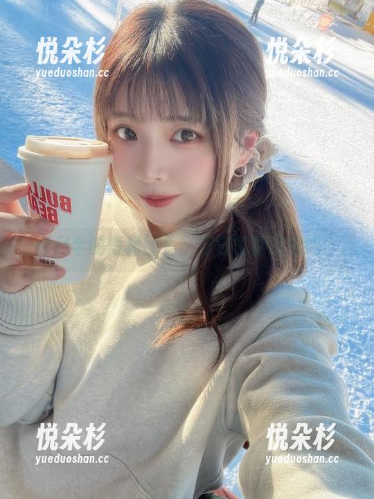 闪月半的短裙图集，穿它就能遛狗吗？