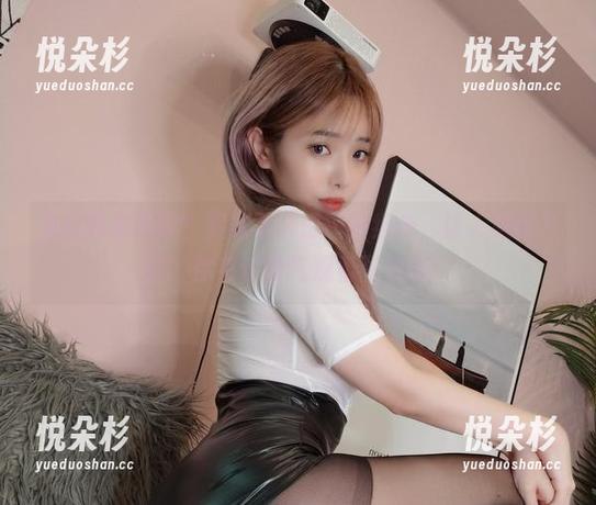 兔女郎和毒蛇？雯妹不讲道理的组合，让人意想不到。你有这勇气观看图包吗？