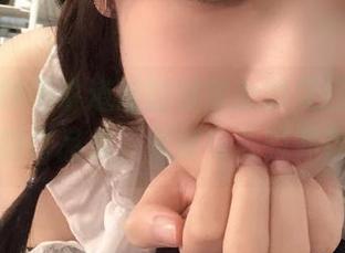 看，雯妹不讲道理的赛车女郎又回来了！更新作品集，速度与美貌并存。