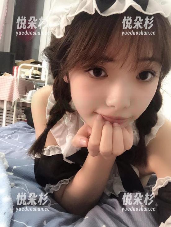 看，雯妹不讲道理的赛车女郎又回来了！更新作品集，速度与美貌并存。