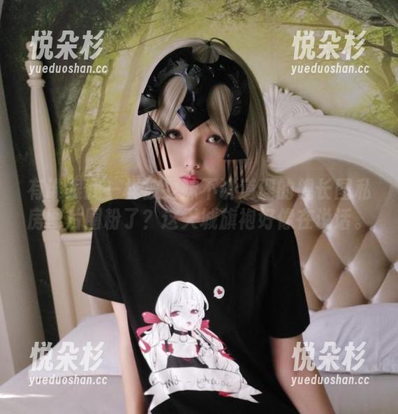 有谁跟我一样被雯妹不讲道理的舰长图私房图片圈粉了？这天城旗袍好像在说话。