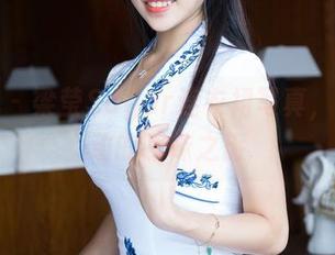 青豆客 – 梁莹Sugar连衣裙写真，随风摆动的暧昧之旅