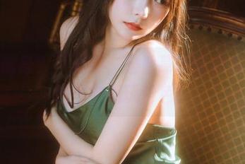 居家健身？不不不，是香草喵露露在私拍原图中翻玩粉色！