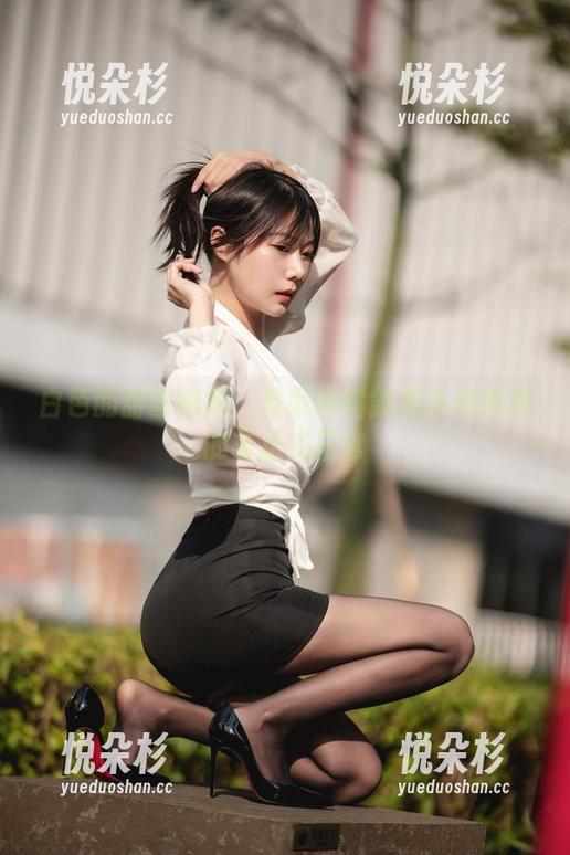 白色的甜蜜陷阱：香草喵露露无圣光图集的非正式日常