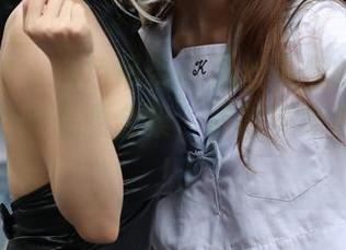 魔镜街拍 – 白色吊带和黑丝美腿的绝妙遇见，婷婷的资源合集，是时候增肥眼力了！