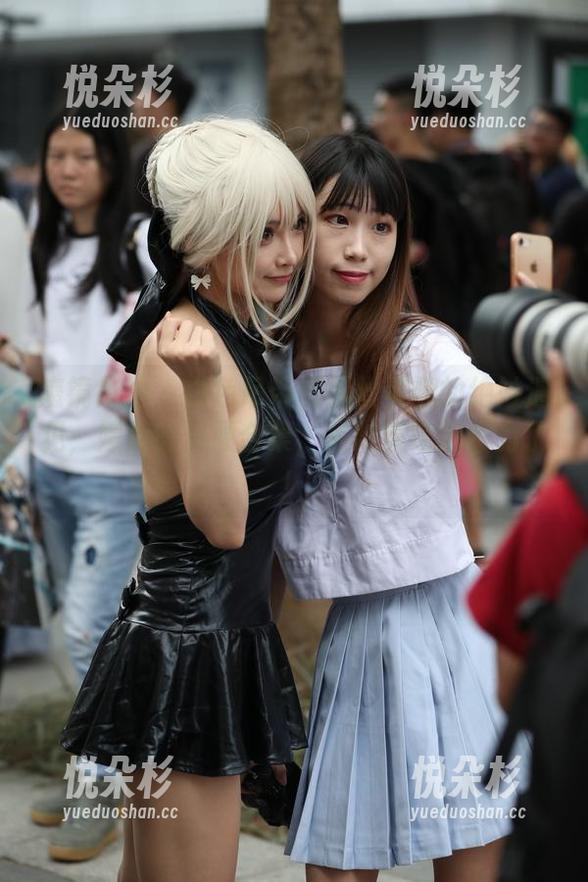 魔镜街拍 - 白色吊带和黑丝美腿的绝妙遇见，婷婷的资源合集，是时候增肥眼力了！