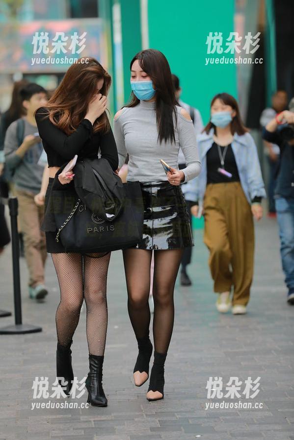 套图醒目，恍惚中看见了一位黑丝旗袍少妇，魔镜街拍惹的祸