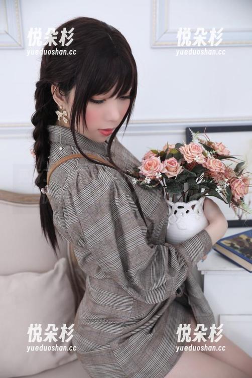更新了，鹿野希的和服cos像是一首诗，优雅却又有些微妙的张力，赞！